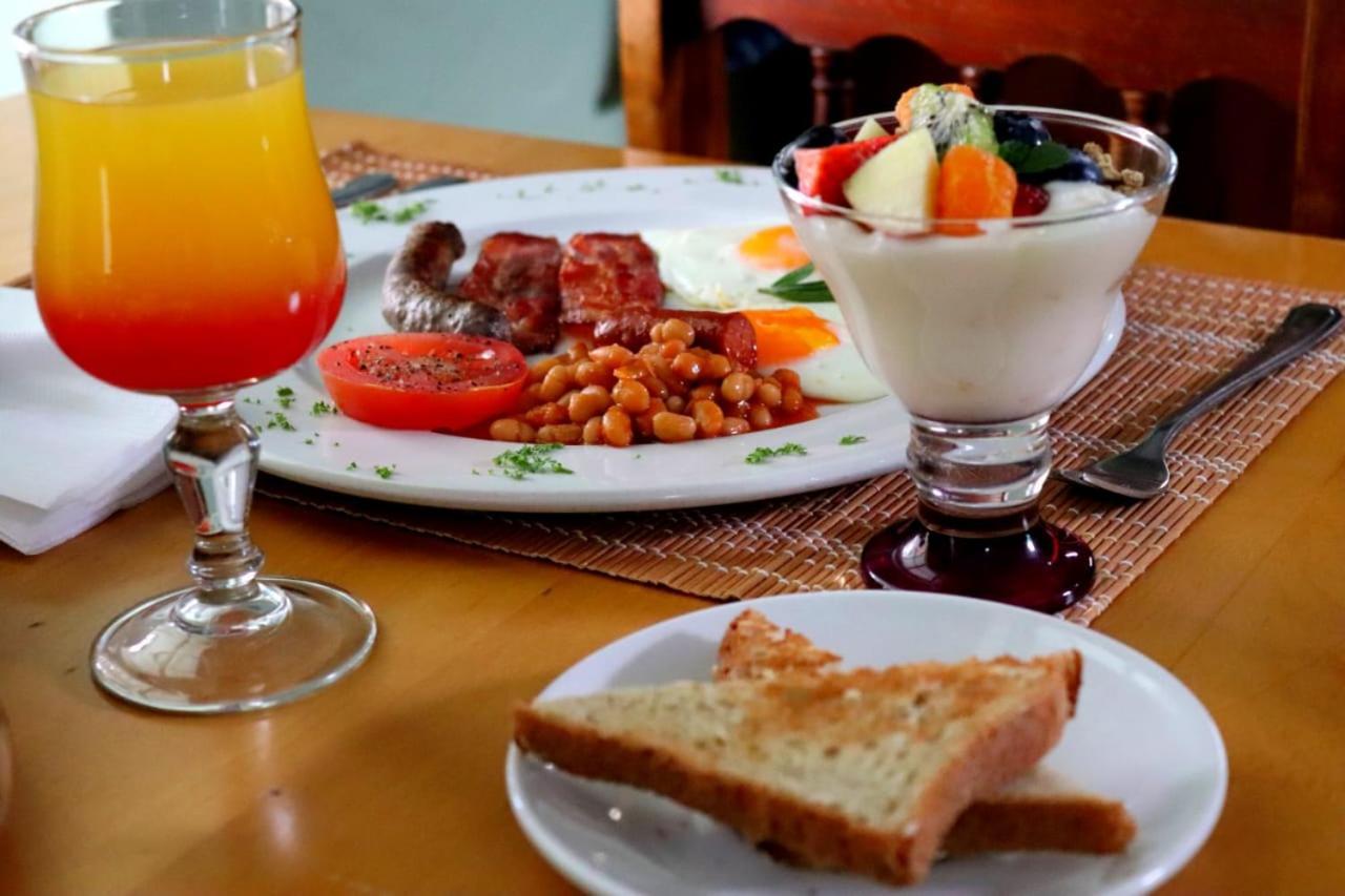 Bed and Breakfast Adley House à Oudtshoorn Extérieur photo