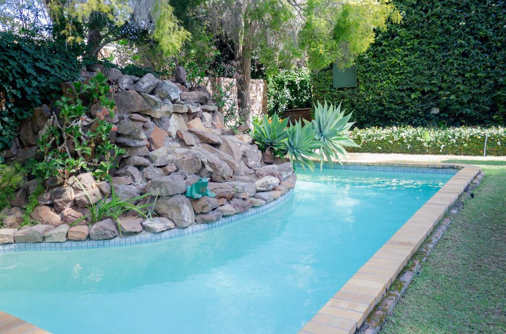 Bed and Breakfast Adley House à Oudtshoorn Extérieur photo