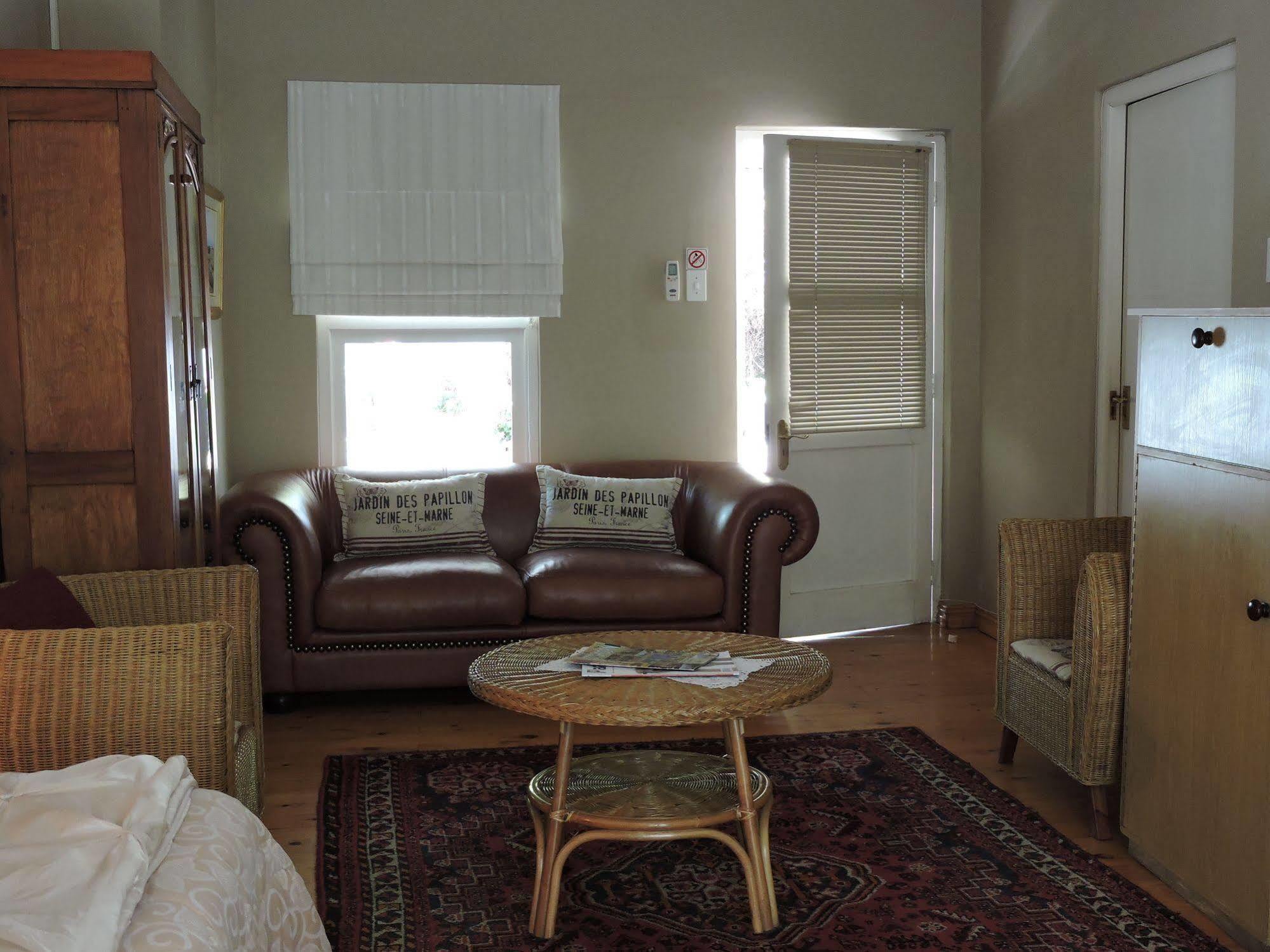 Bed and Breakfast Adley House à Oudtshoorn Extérieur photo