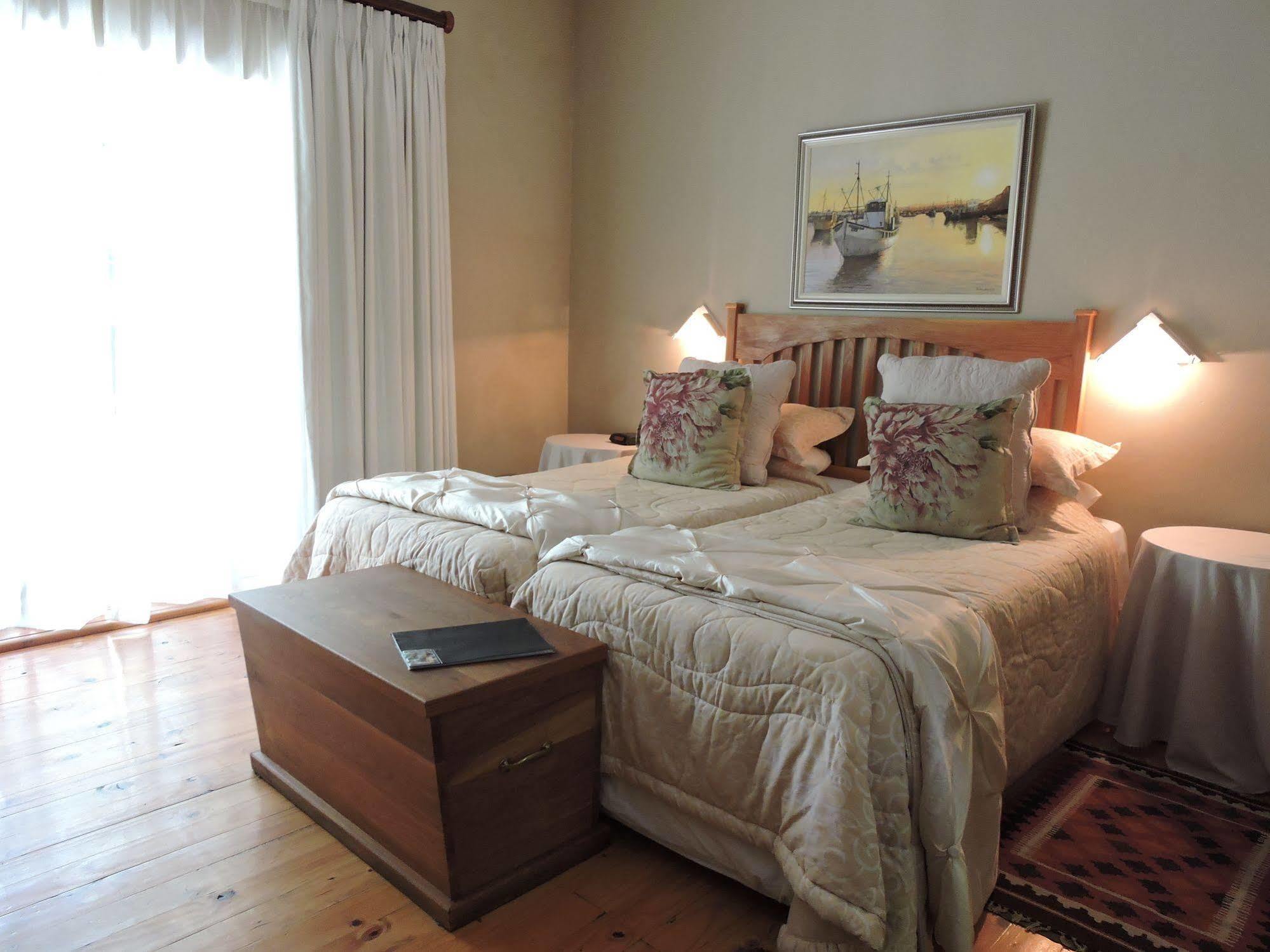 Bed and Breakfast Adley House à Oudtshoorn Extérieur photo
